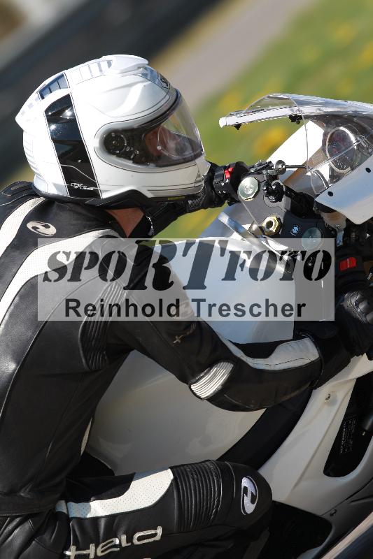 /Archiv-2022/07 16.04.2022 Speer Racing ADR/Gruppe gelb/backside